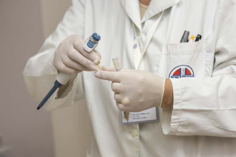 prothesiste-BEUIL-min_person-white-care-medicine-health-laboratory-917211-pxhere.com